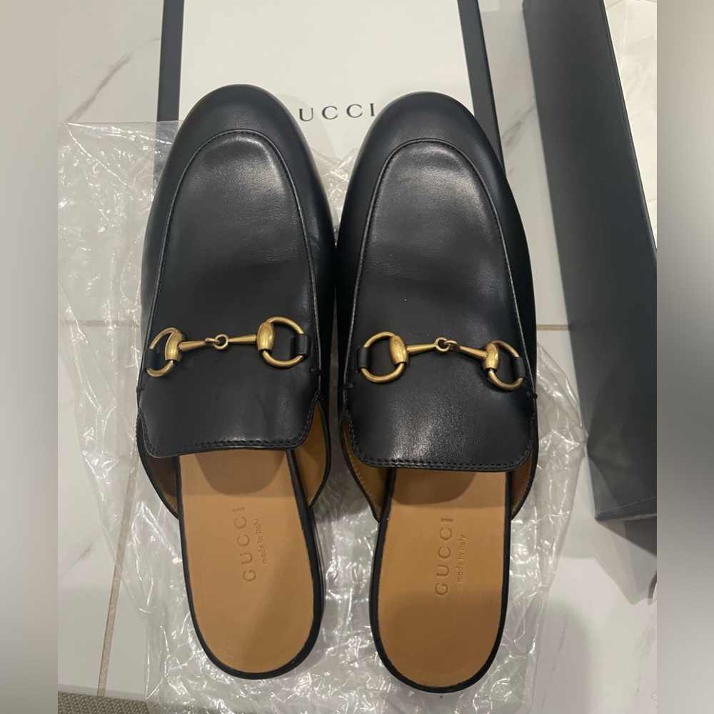 Gucci Black Leather Loafers with Gold Hardware Size 6.5